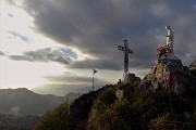 05 Madonnina e croce di vetta della Cornagera